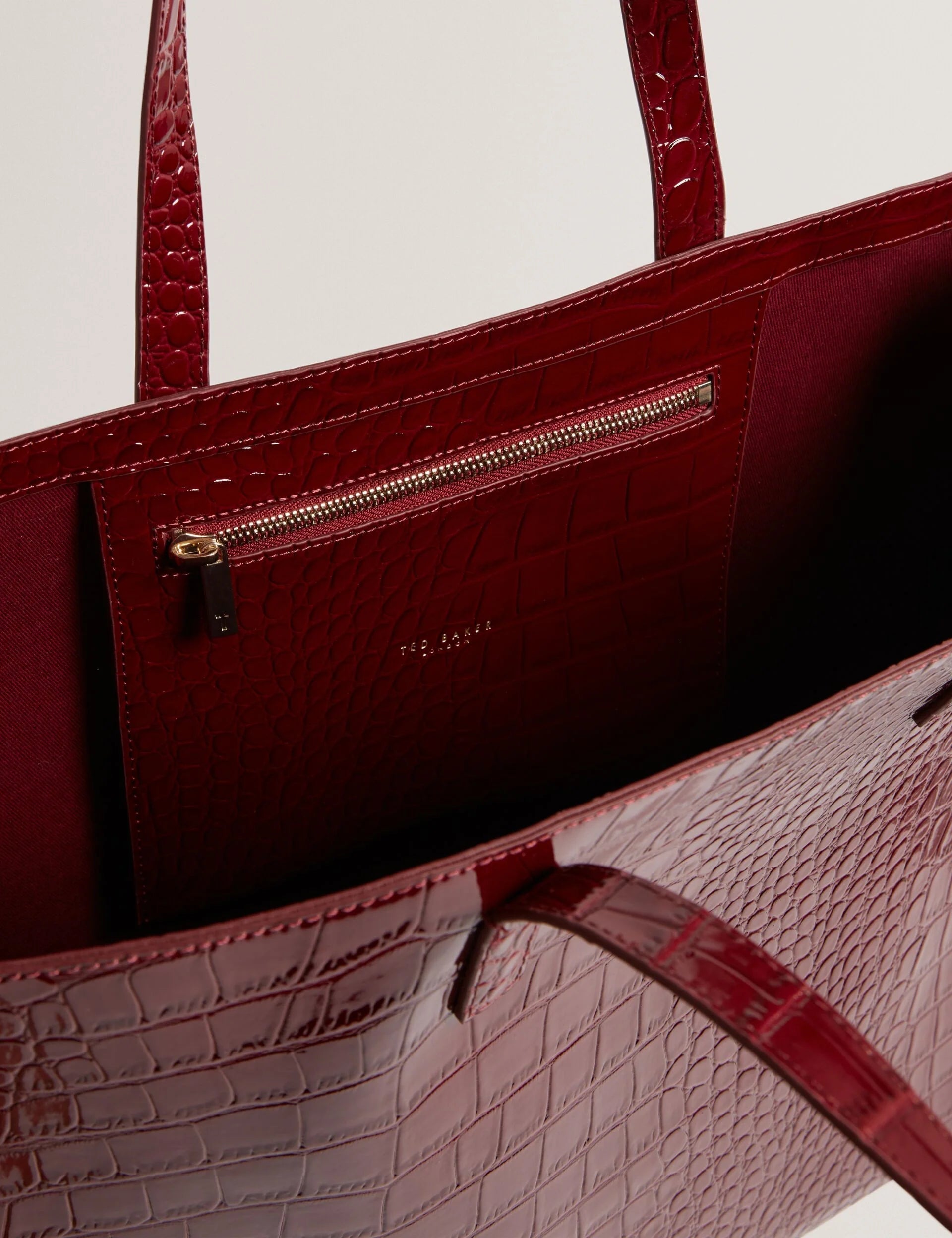 WELLMA: Croc Effect Extra Large Icon Bag